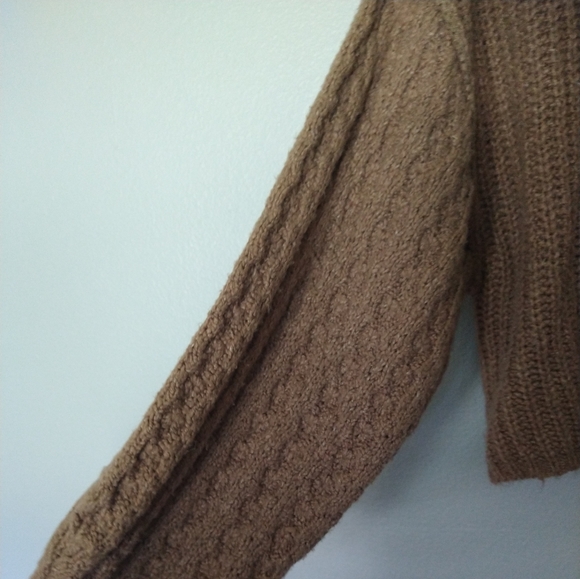 Women's tan drop sleeve, cropped , comfy sweater.M. - Picture 6 of 7